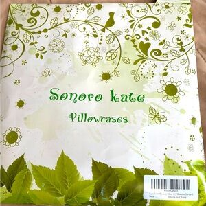 Sonoro Kate two standard size‎ pillowcases. Beautiful peach color brand new.